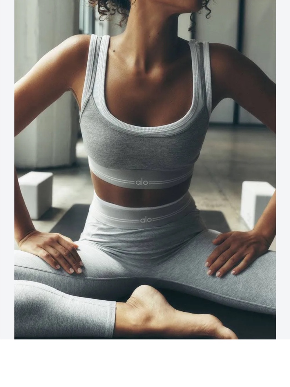 Alo Yoga Airbrush Better Together Double layer Bra Heather Grey/White Sz S 4-6
